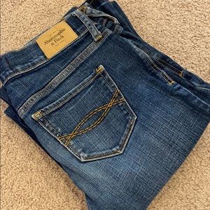 Abercrombie & Fitch. OR. 25W 33L